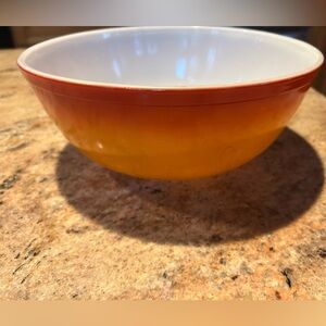 Pyrex #404 Flameglo Ombré 4 Quart Sunshine Orange Sunburst Mixing Bowl 1974-76.